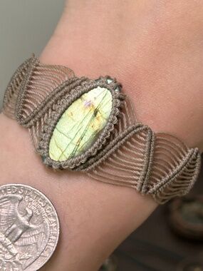 c-01 Handmade labradorite macramé bracelet